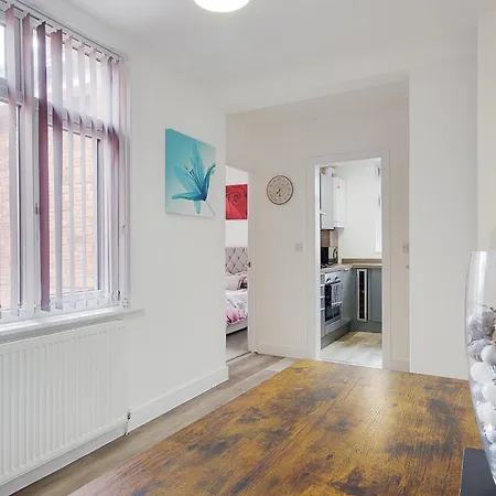Wimborne Road Apartment 2-2